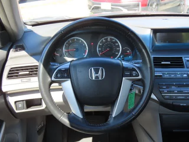 Used 2008 Alabaster Silver Metallic Honda  image 16