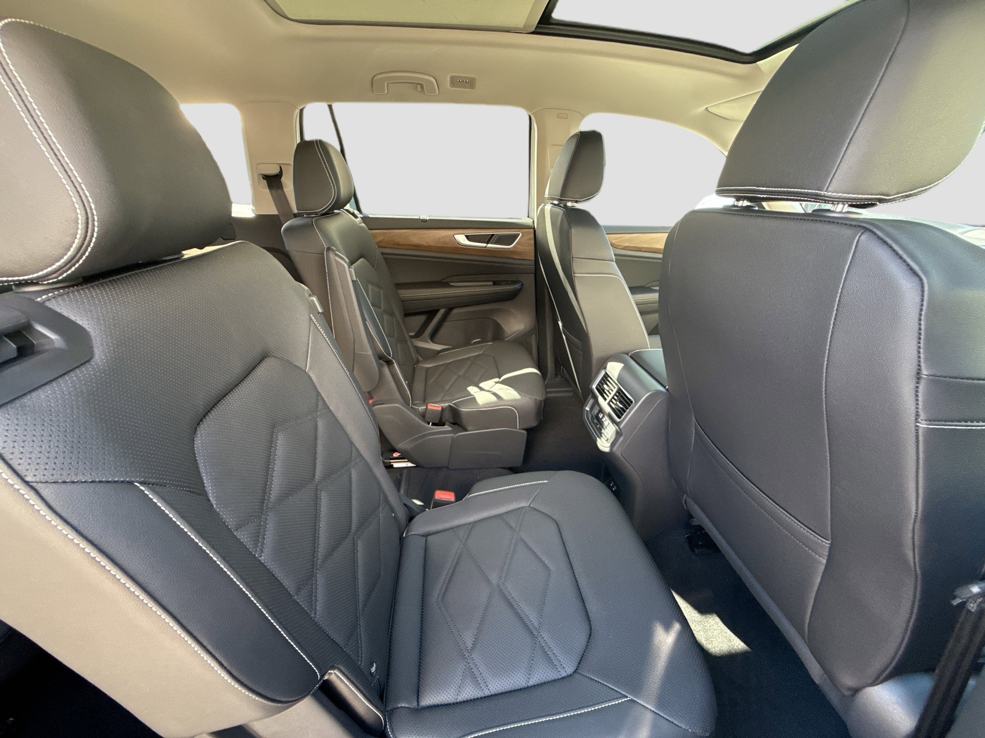 2026 Volkswagen Atlas SE w/Tech - Photo 24