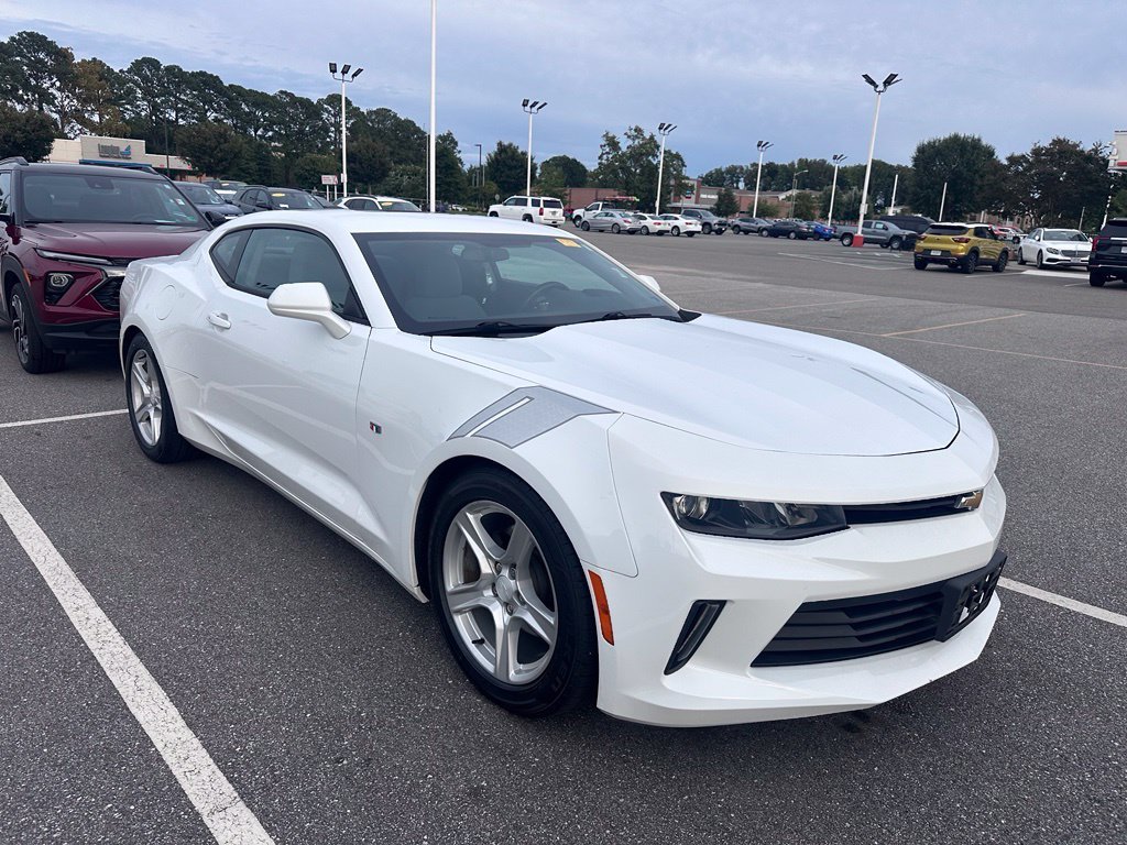 Used 2018 White Chevrolet 1LT image 5