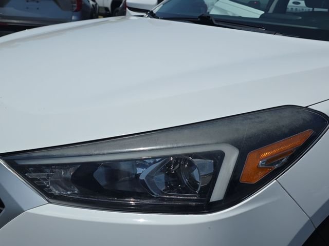 Used 2019 White Hyundai SE image 31
