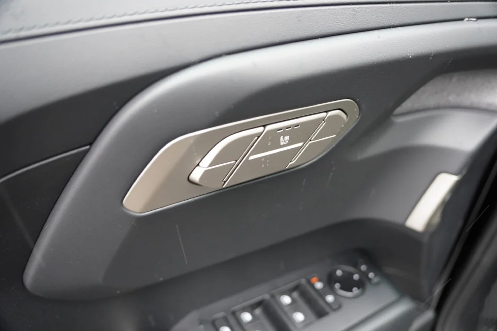 New 2027 Ebony Black Kia S image 16