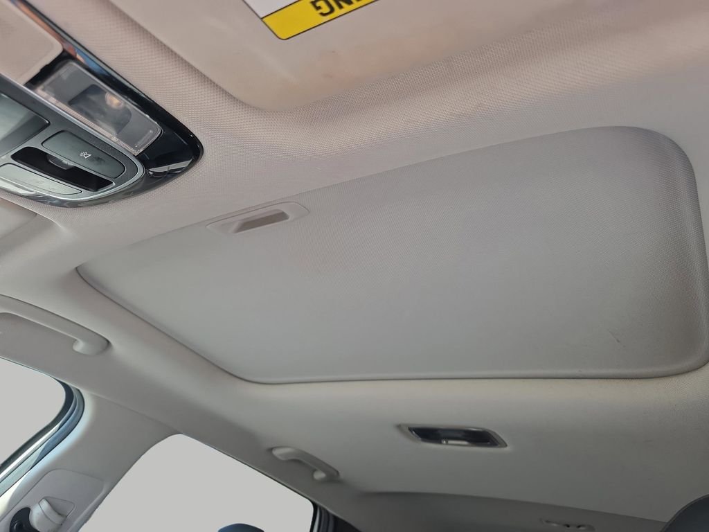 Used 2022 Quartz White Hyundai SEL image 27