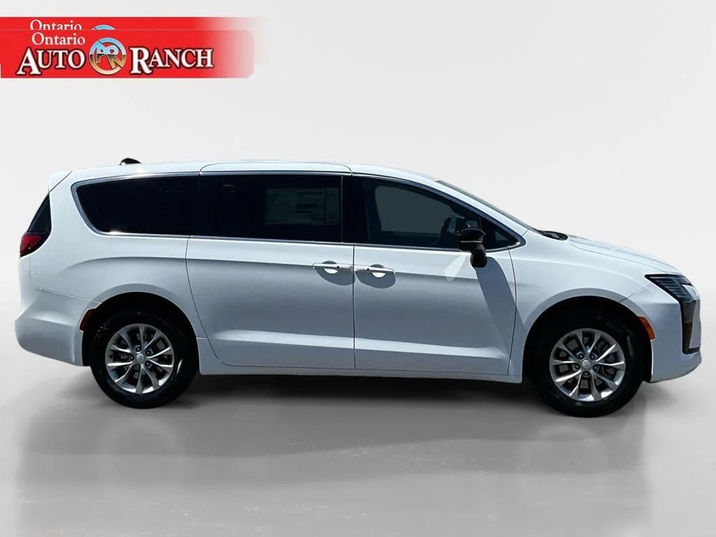 New 2027 Bright White Clearcoat Chrysler Select image 6