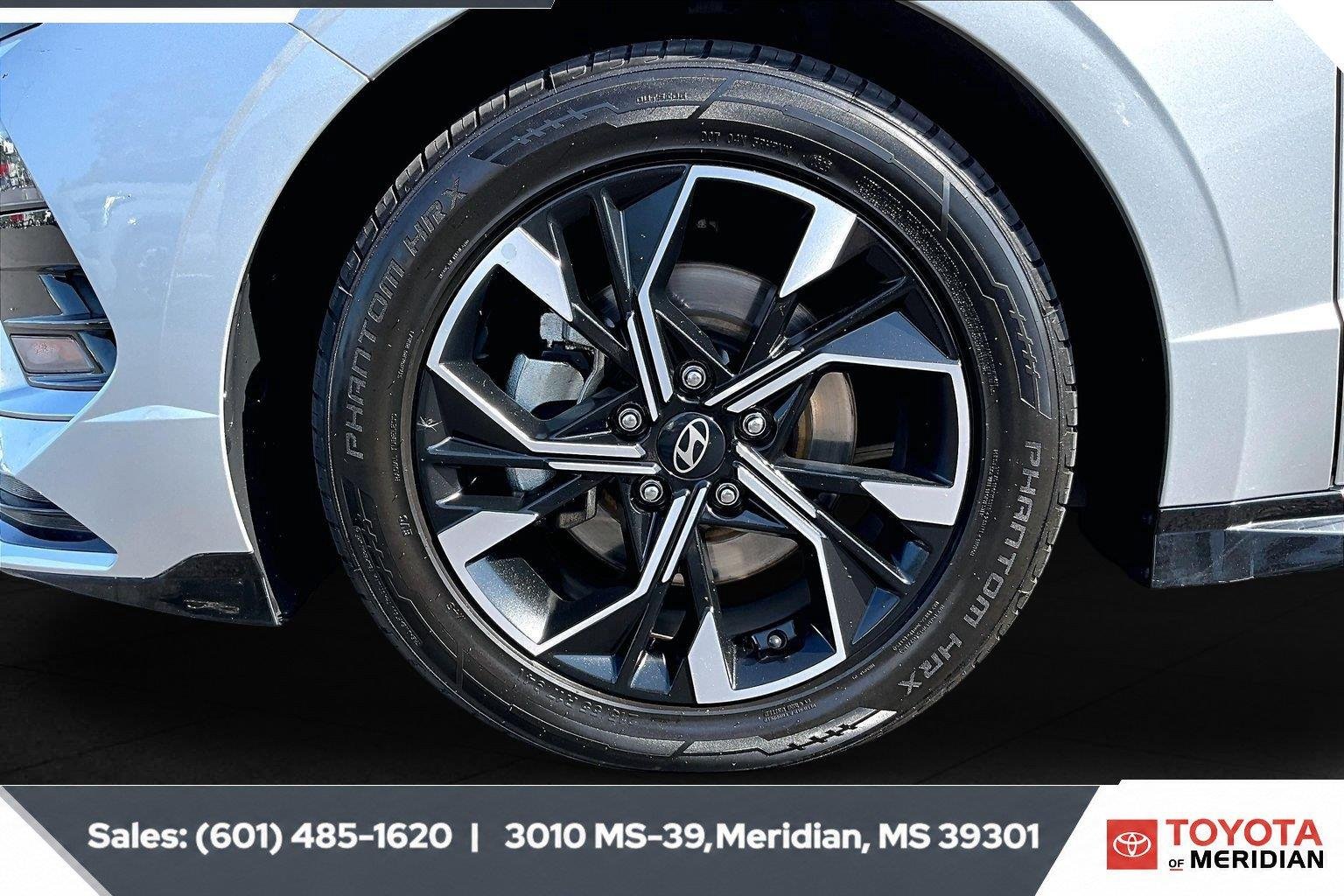 Used 2025 Aero Silver Hyundai SEL image 7