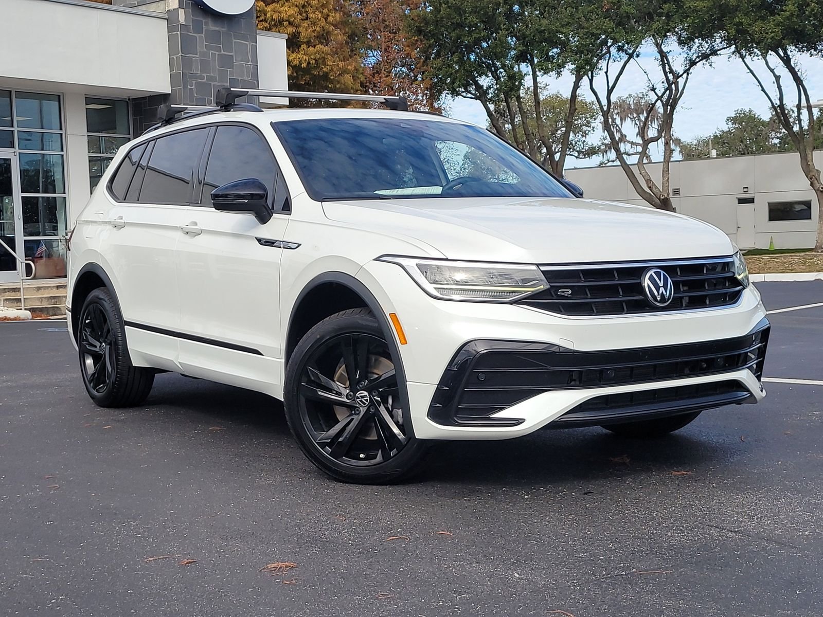 2023 Volkswagen Tiguan SE R-LINE BLACK - Photo 2