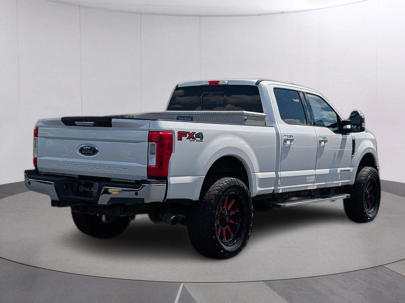 Used 2017 White Platinum Metallic Tri-Coat Ford Lariat image 6