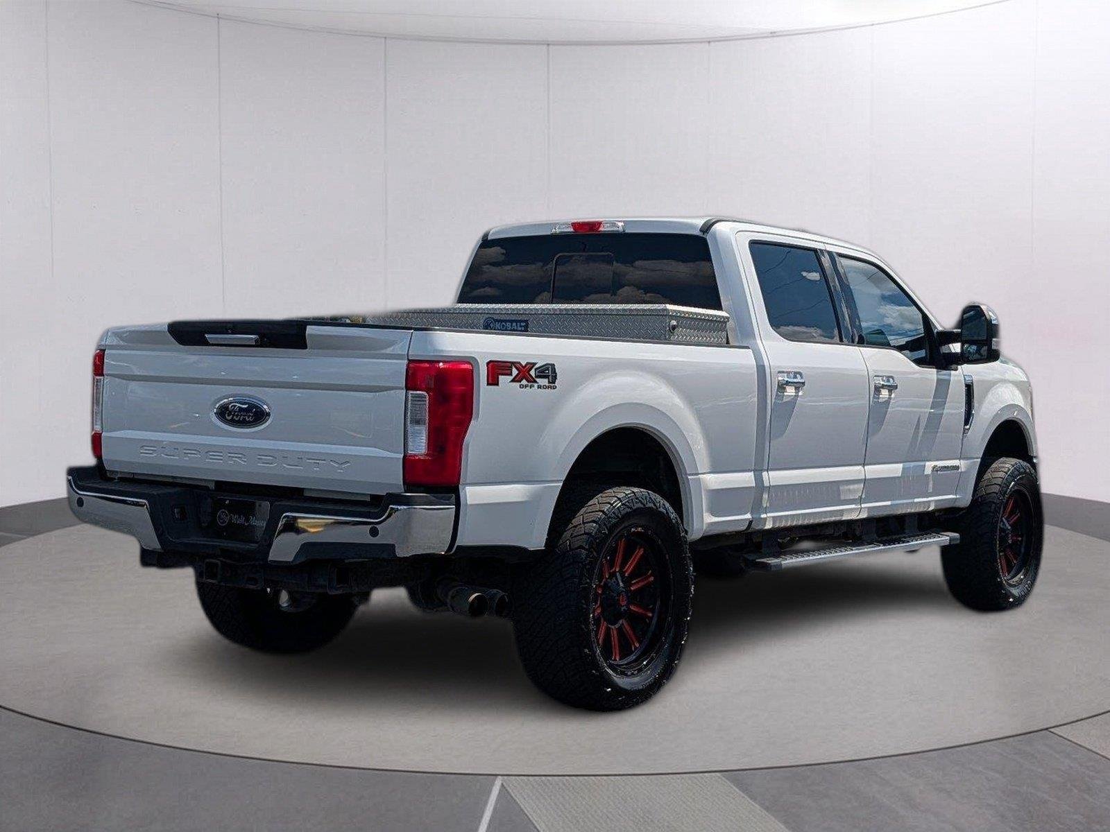 Used 2017 White Platinum Metallic Tri-Coat Ford Lariat image 6