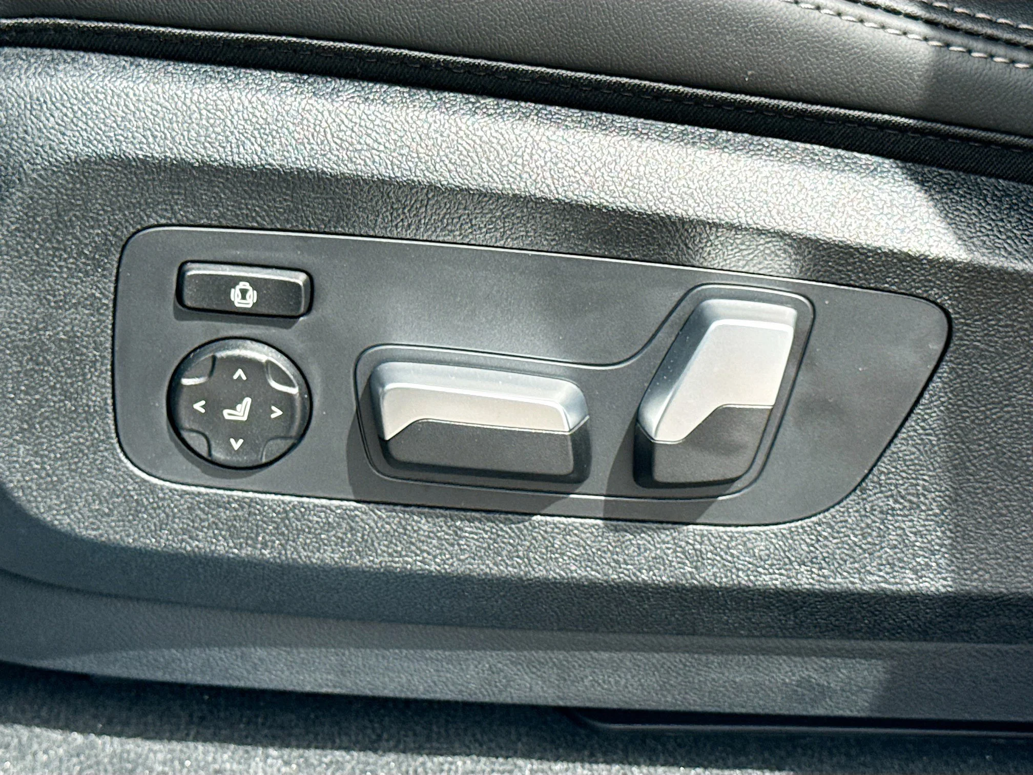 New 2026 Brooklyn Grey Metallic BMW sDrive40i image 25