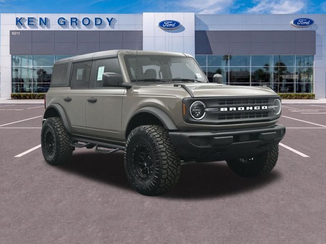 New 2026 Ford Bronco Base 4 Door in Buena Park #MC261021 | Ken