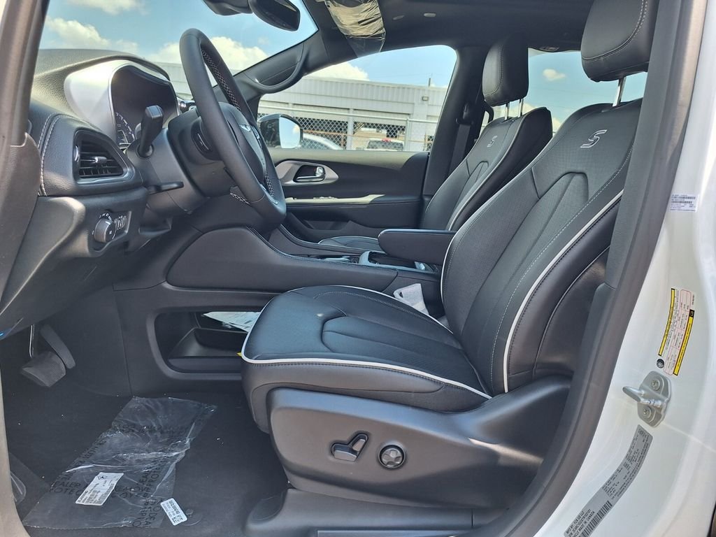 2026 Chrysler Pacifica Limited - Photo 12