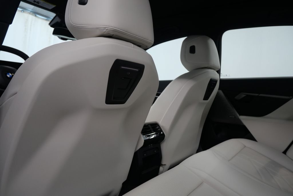 2025 BMW 5 Series 530i - Photo 18