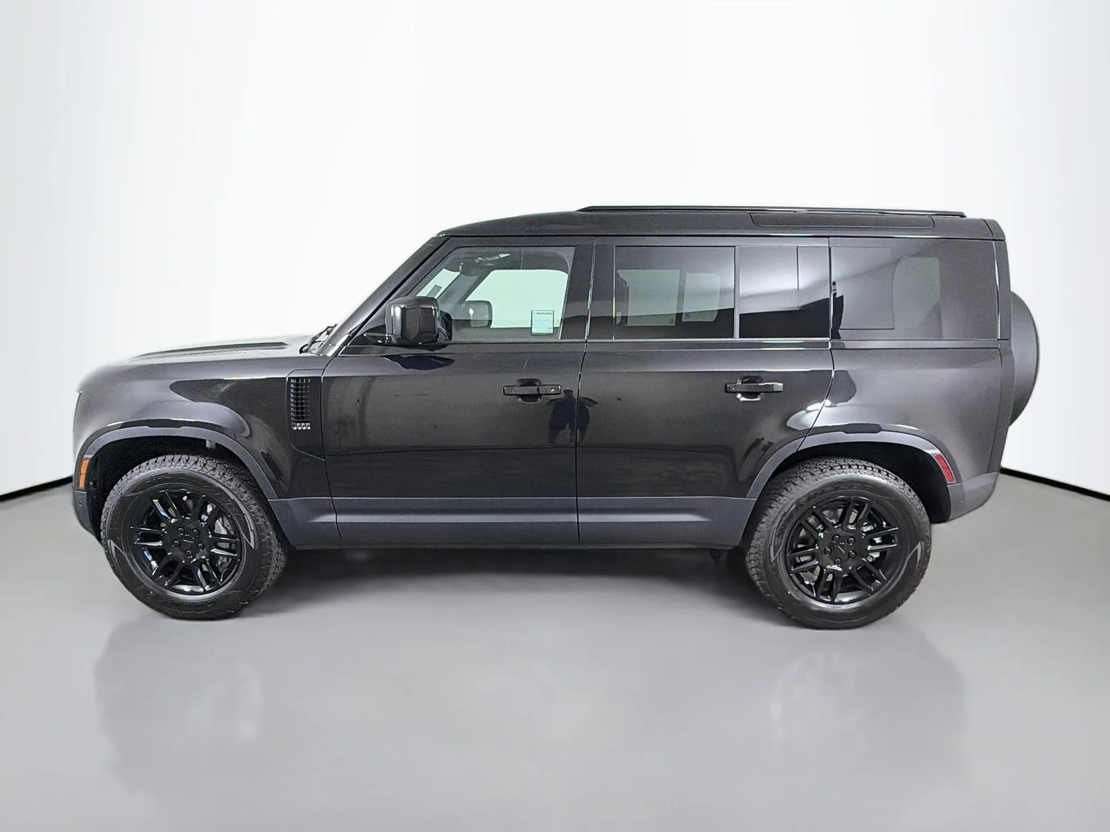 New 2026 Santorini Black Land Rover S image 2