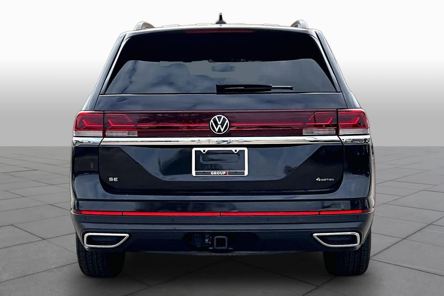 Used 2025  Volkswagen 2.0T SE w/Technology image 4