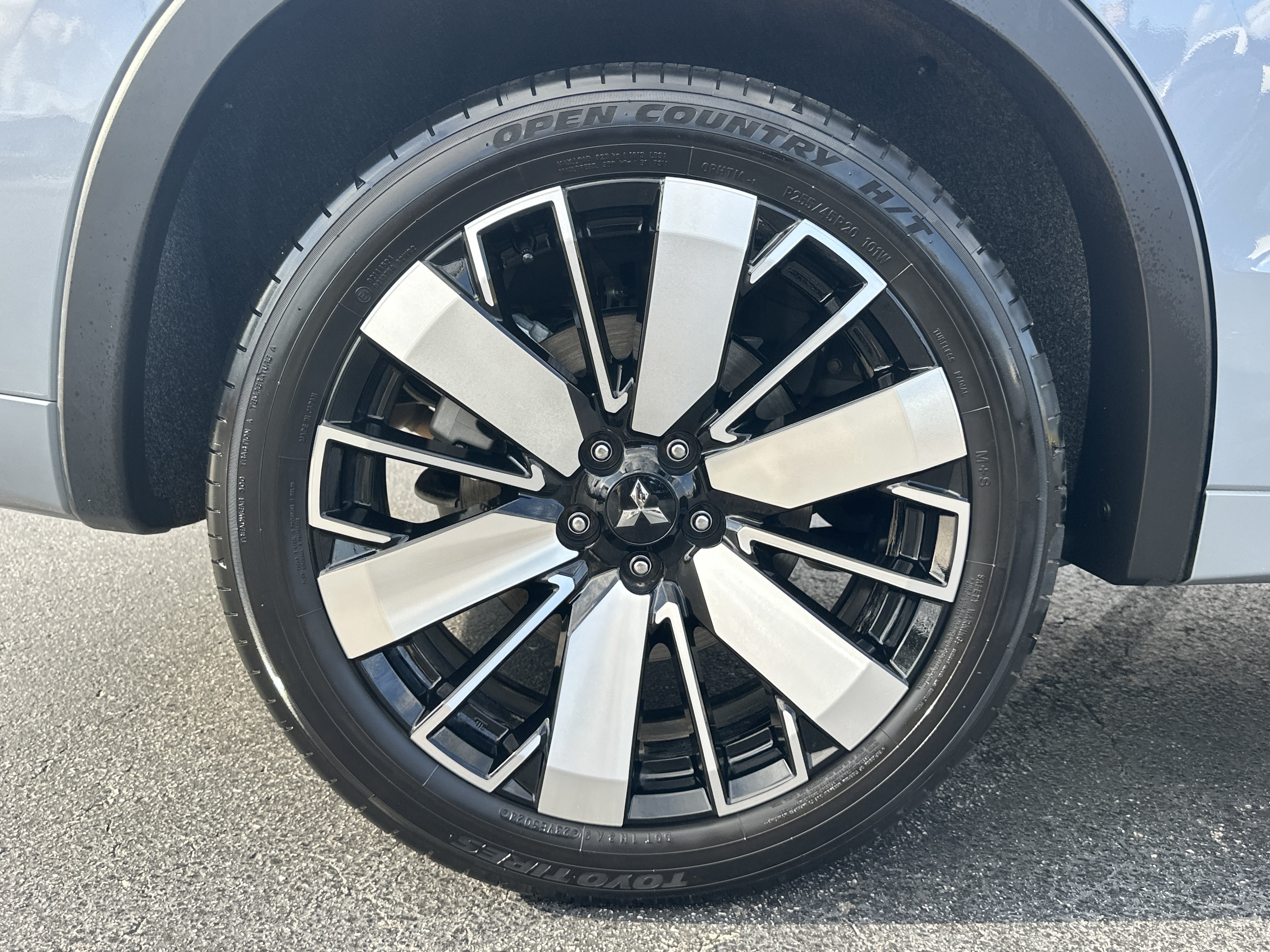 Used 2025  Mitsubishi SEL image 18