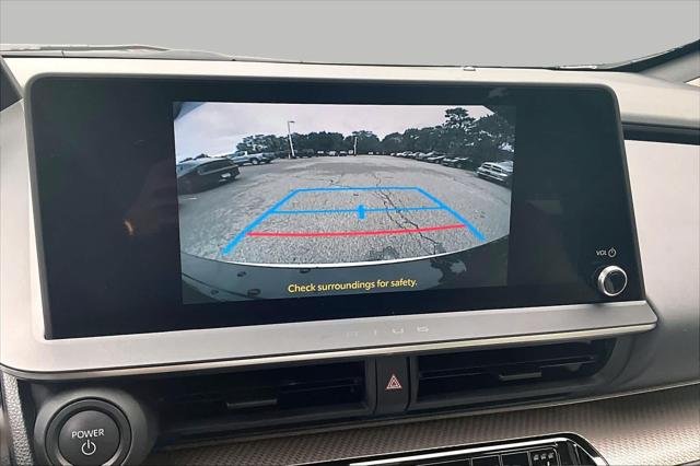 Certified Used 2025 WIND CHILL PEARL Toyota  image 26