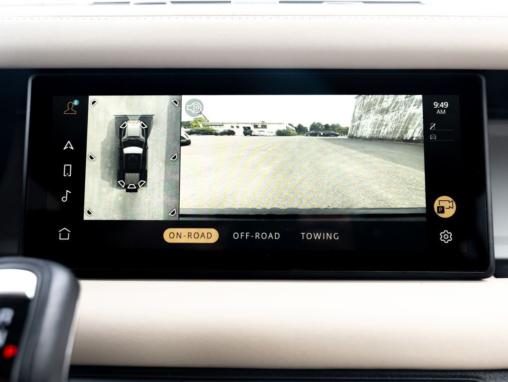 Used 2024 Green Land Rover X-Dynamic SE image 30