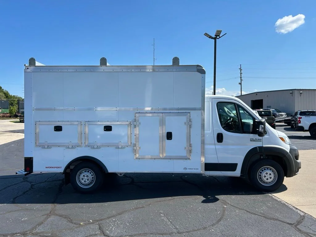 New 2025 Bright White Clear-Coat Exterior Paint RAM Low Roof image 2