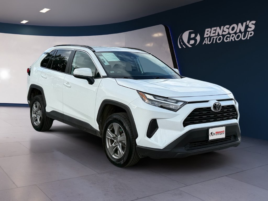 Used 2025 White Toyota XLE image 1