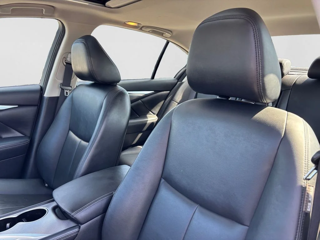 Used 2017 White INFINITI 3.0t Premium image 34