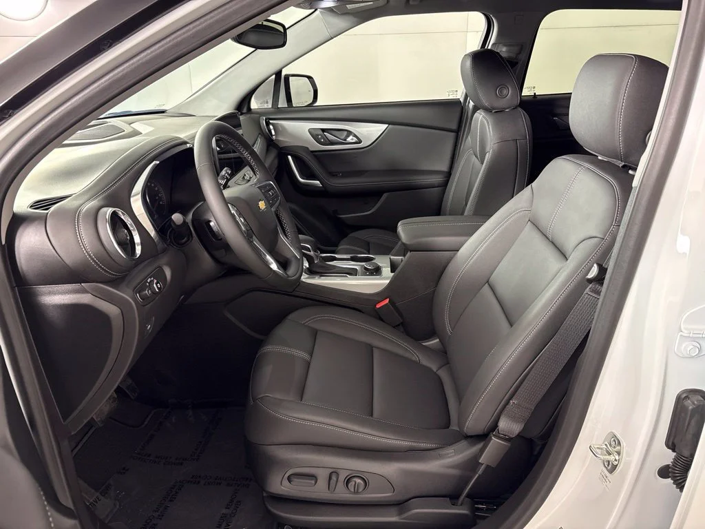 New 2026 Summit White Chevrolet 3LT image 30
