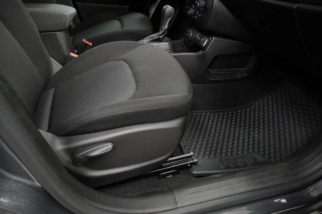 Used 2023 Gray Jeep Latitude image 49