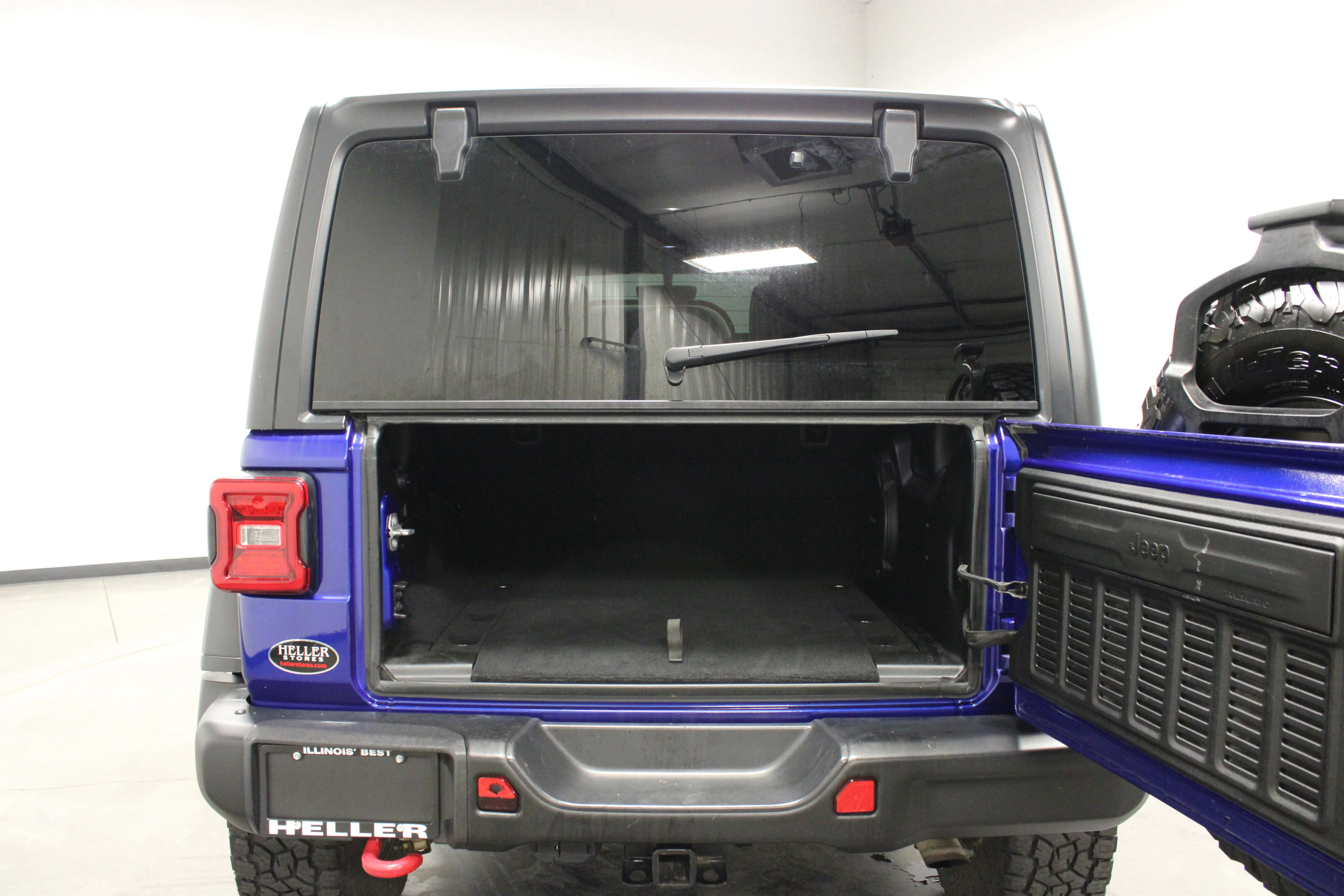 Used 2018 Ocean Blue Metallic Clearcoat Jeep Rubicon image 14