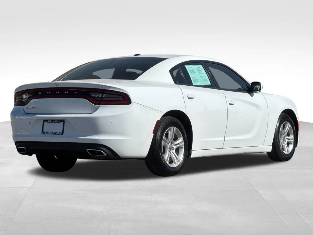 Used 2022 White Dodge SXT RWD image 5