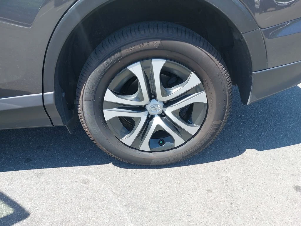 Used 2018 Gray Toyota LE image 29