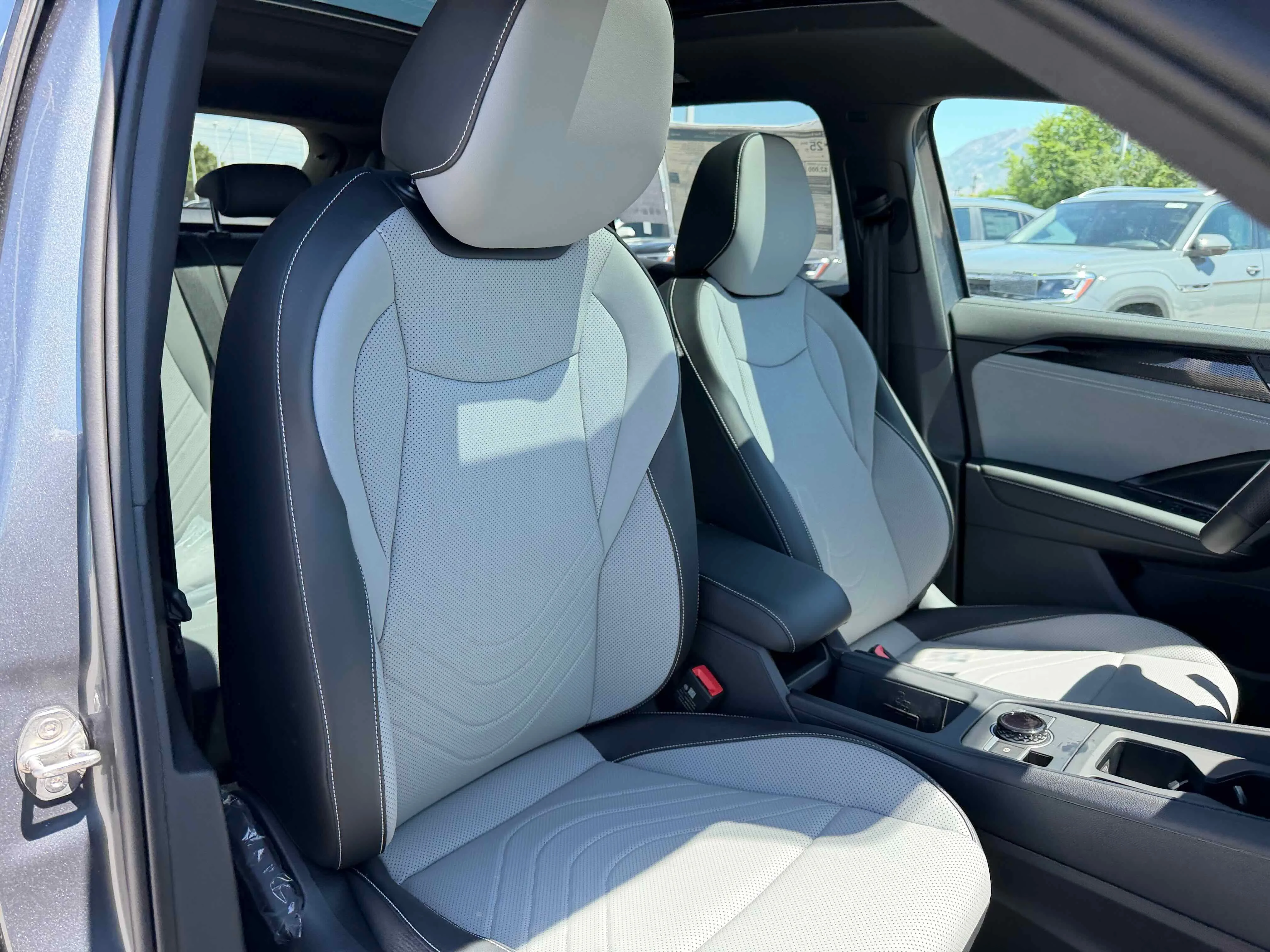 New 2026 Platinum Gray Volkswagen SE R-Line Black image 32