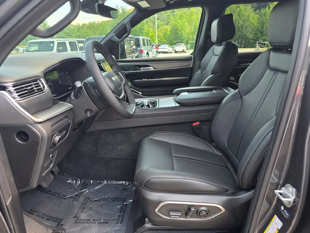 New 2026 Gray Jeep Upland image 4