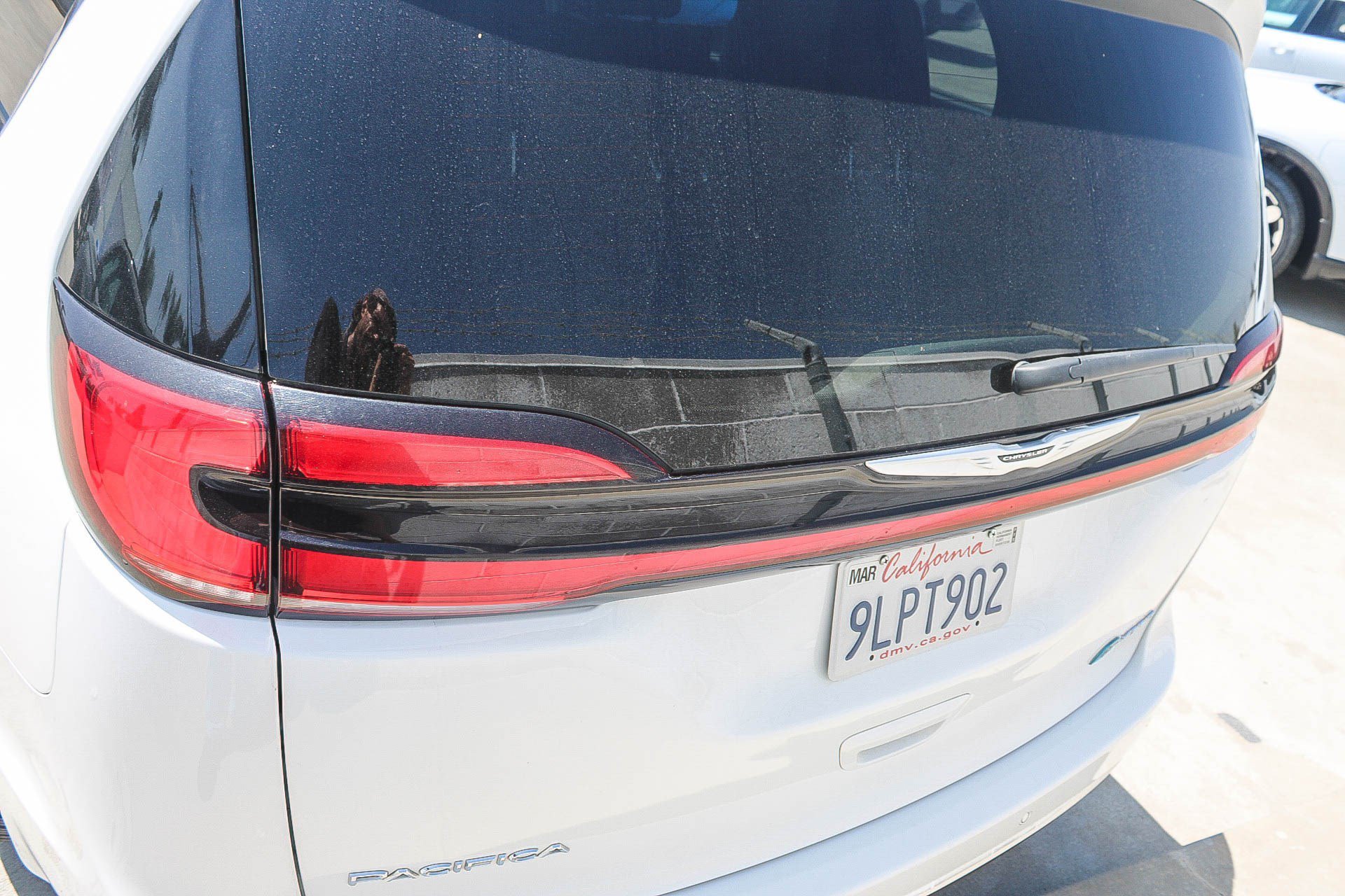 Used 2024 Bright White Clearcoat Chrysler Hybrid Select image 12