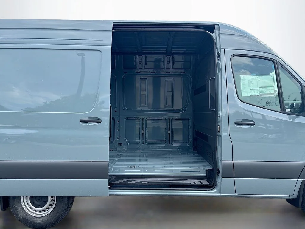 New 2026  Mercedes-Benz Cargo 144 WB image 9