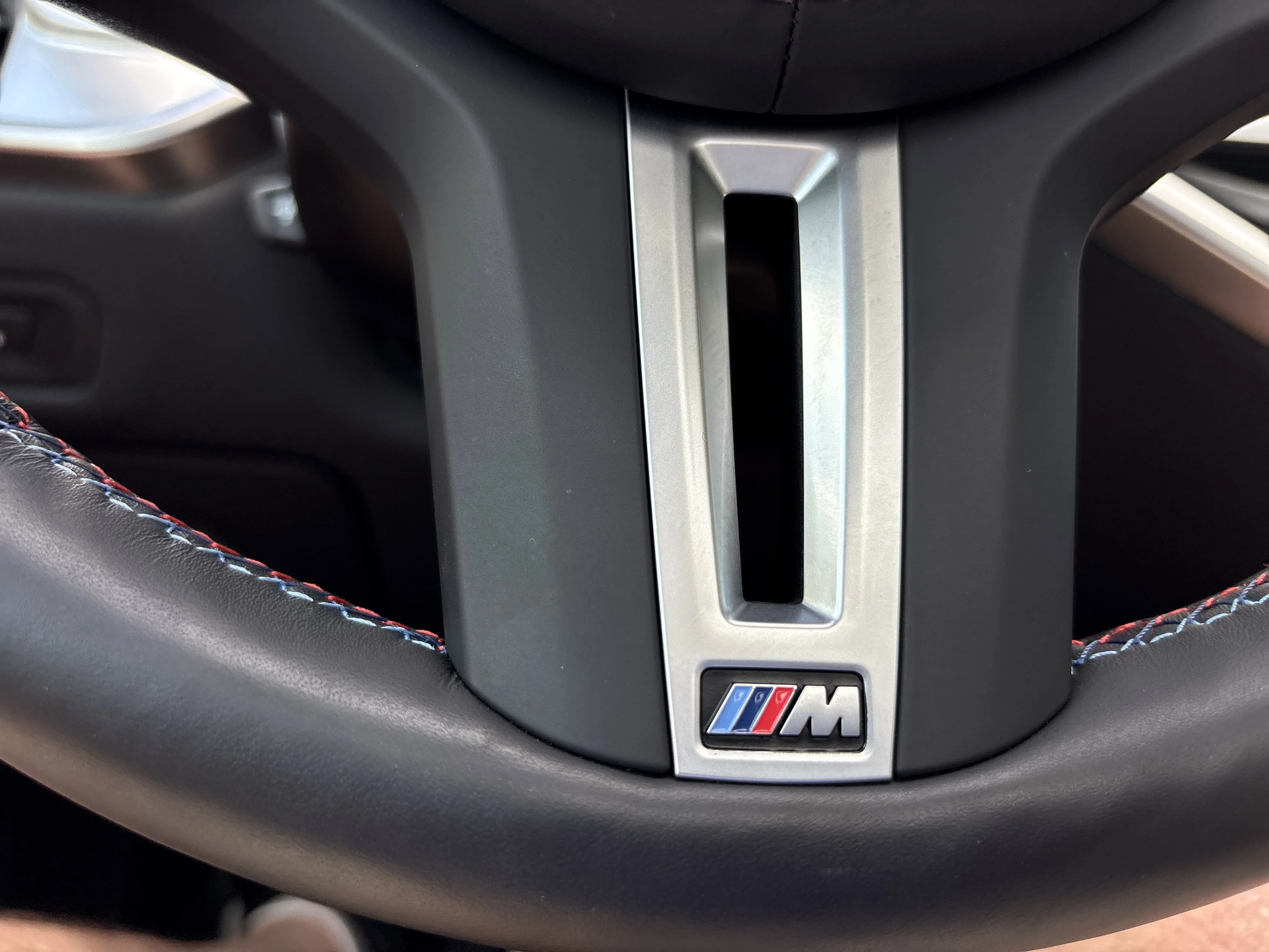 Certified Used 2025 Mineral White Metallic BMW M60i image 34