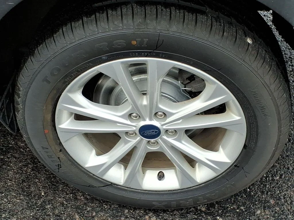 Used 2019 Gray Ford SEL image 11