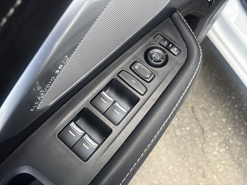 Used 2020 Platinum White Pearl Acura w/Advance Pkg image 9