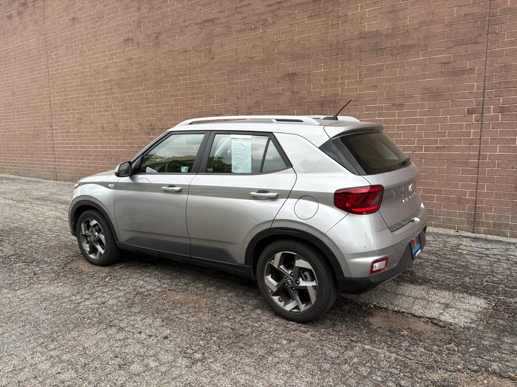 Used 2025 Shimmering Silver Hyundai SEL image 4