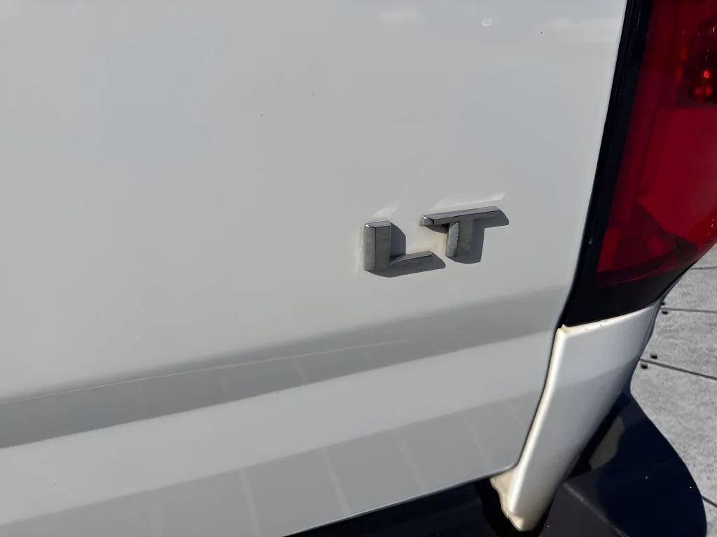 Used 2022 White Chevrolet LT image 28