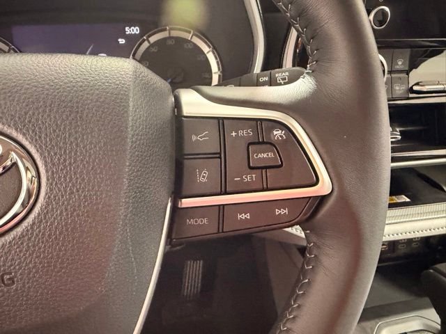 Used 2024  Toyota XLE image 23