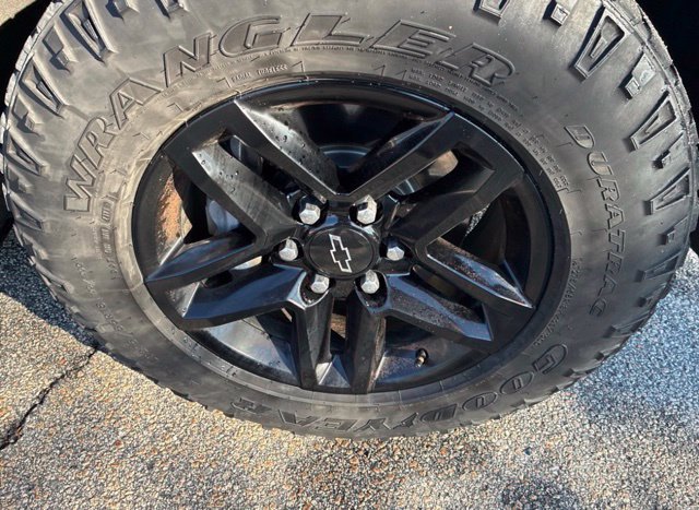 Used 2020 BLACK Chevrolet LT Trail Boss image 21