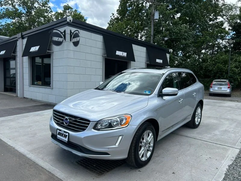 2016 Volvo XC60 T5 AWD Premier's photo