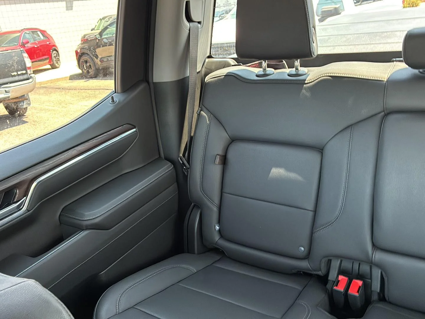 Used 2025 Onyx Black GMC SLT image 18