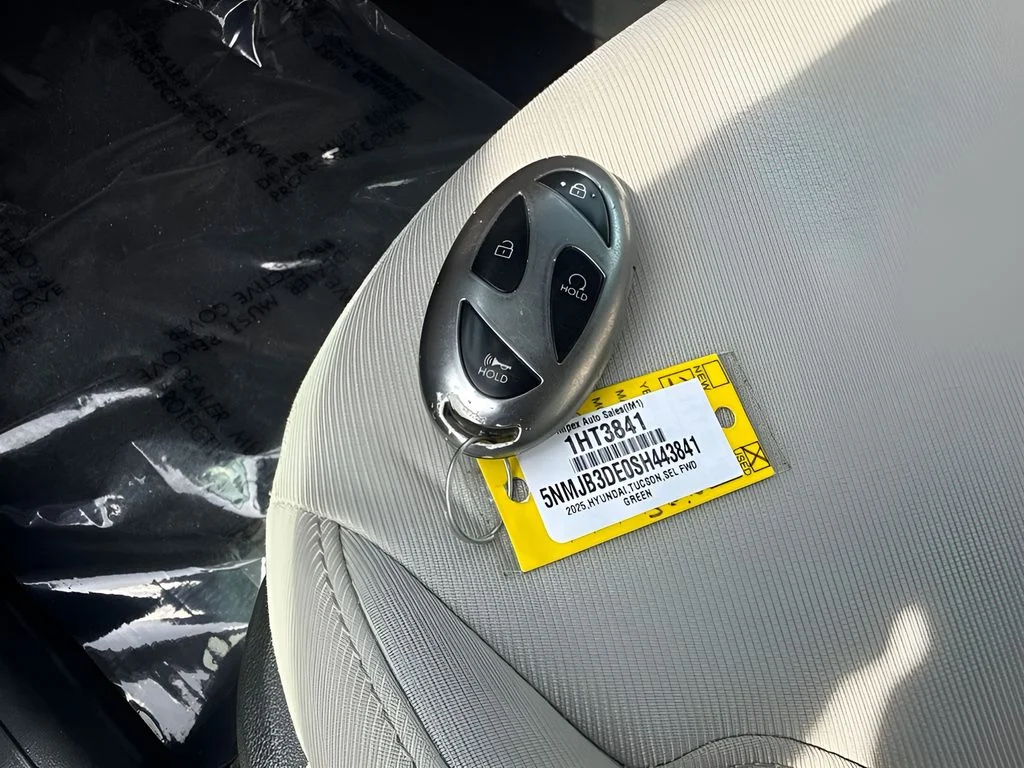 Used 2025 Green Hyundai SEL image 26
