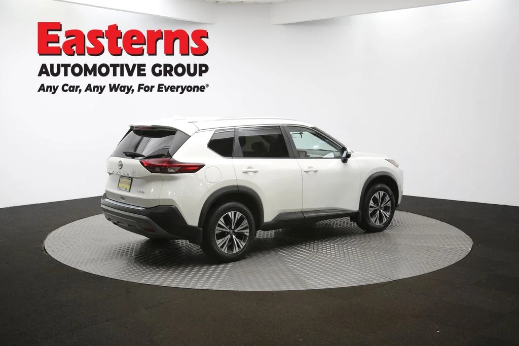 Used 2022 White Nissan SV image 43