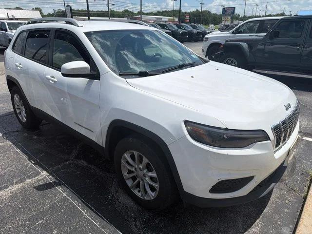Used 2020 White Jeep Latitude image 10