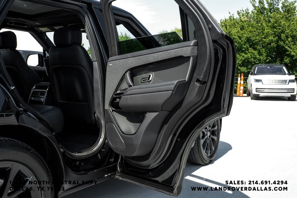 Used 2025 Santorini Black Metallic Land Rover SE image 47