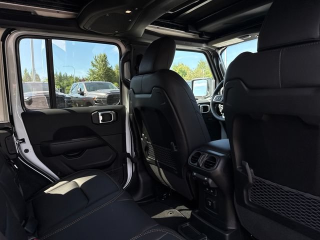 New 2026 Bright White Clear-Coat Exterior Paint Jeep Sahara image 23