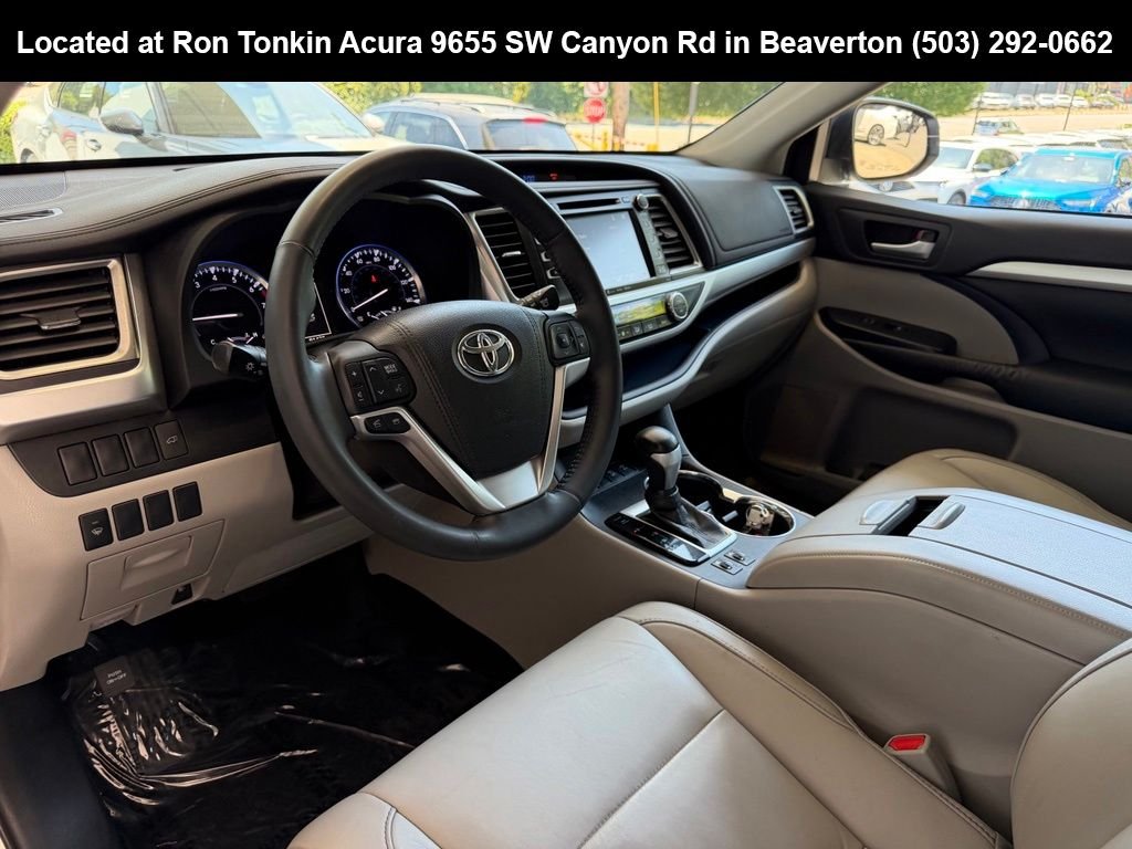 Used 2016 Blizzard Pearl Toyota XLE V6 image 15