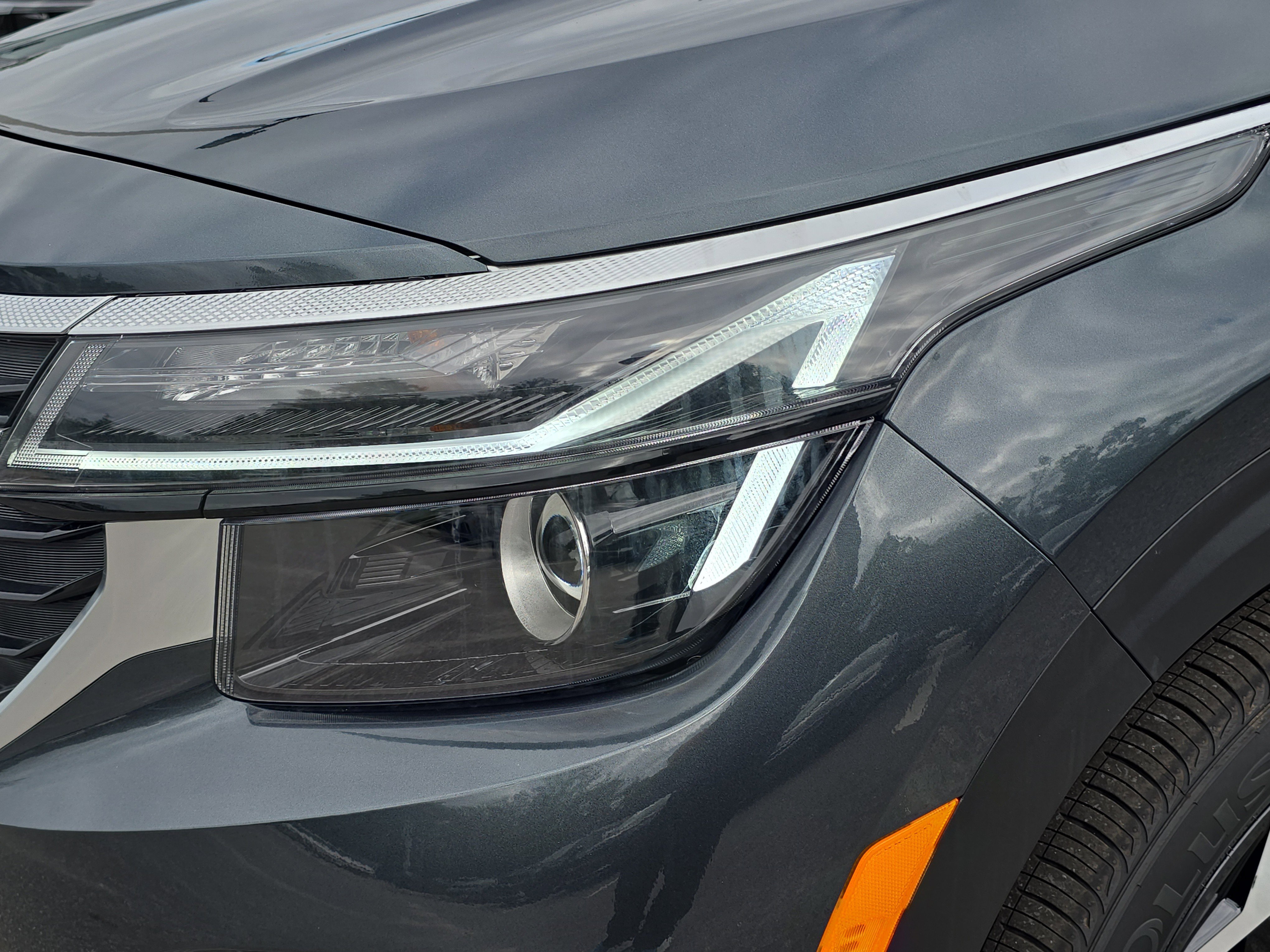 New 2026 Gravity Gray Kia EX image 10
