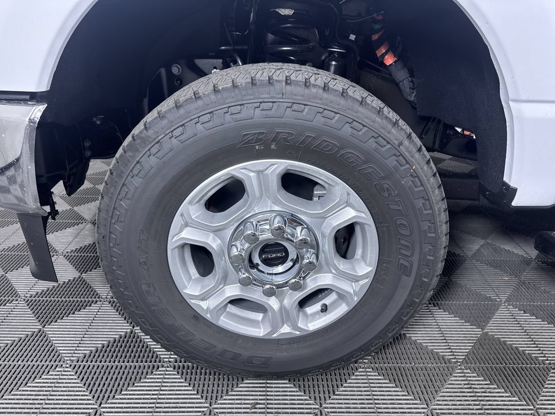 New 2026 Oxford White Ford XLT image 26