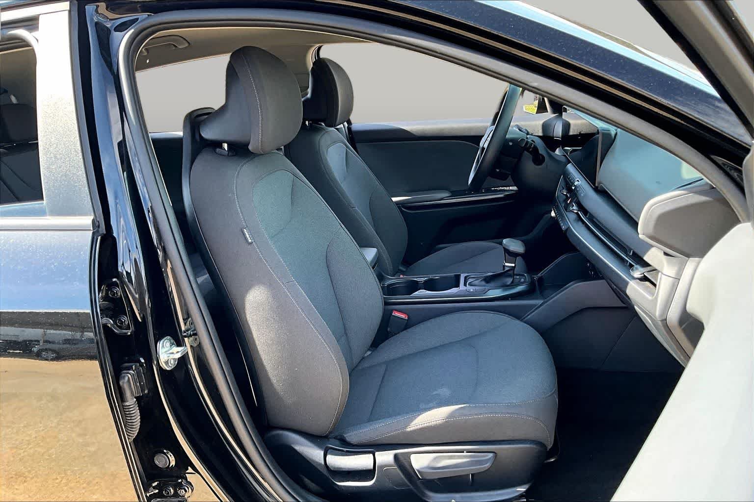 2025 Kia K4 LXS - Photo 9